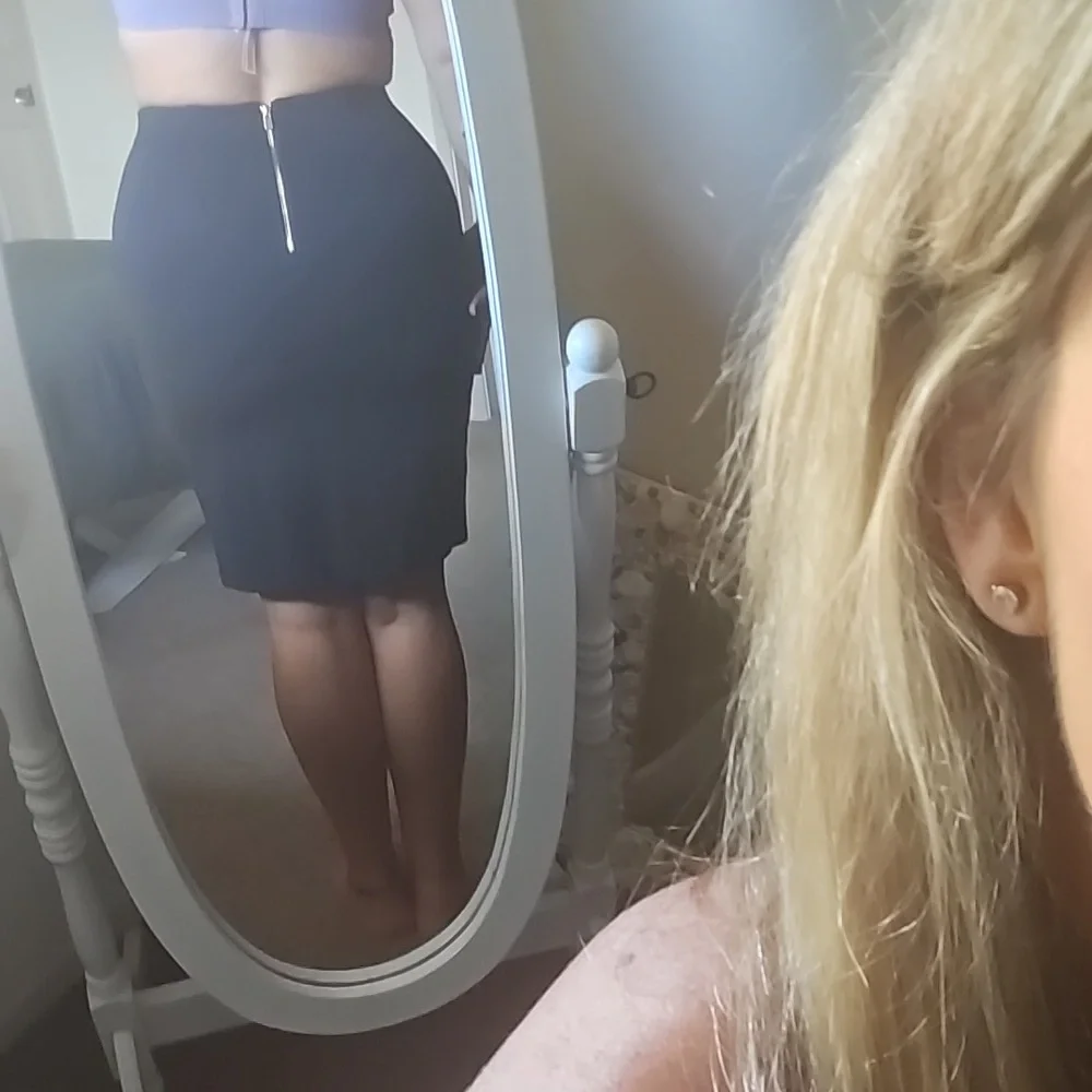 Pencil skirt - Picture 2 of 2